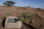 dundee-indumeni-wenkommando-pass-memorial-above-road-behind-fence-s28-13-427-e30-11-289-5