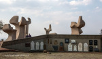 Platrand Burgher Monument  - upreaching hands (5)