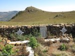 majuba-peak-s-27-28-633-e-29-50-924-elev-2114m-graves-monuments-4