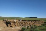 nkambule-graves-with-battleground-in-background-2